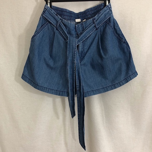 Gap Chambray Shorts - Picture 2 of 5